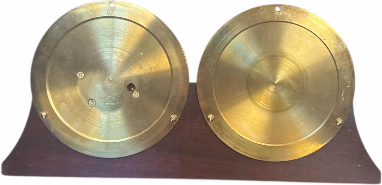 Photo 1 of CHELSEA NAUTICAL FLAG CLOCK AND BAROMETER DESK SET ON MAHOGANY BASE

14” X 3” X H6.5”