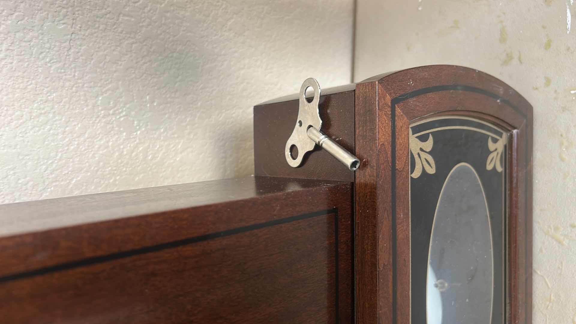 Photo 1 of VINTAGE HOWARD MILLER AMBASSADOR COLLECTION BANJO CLOCK H3’