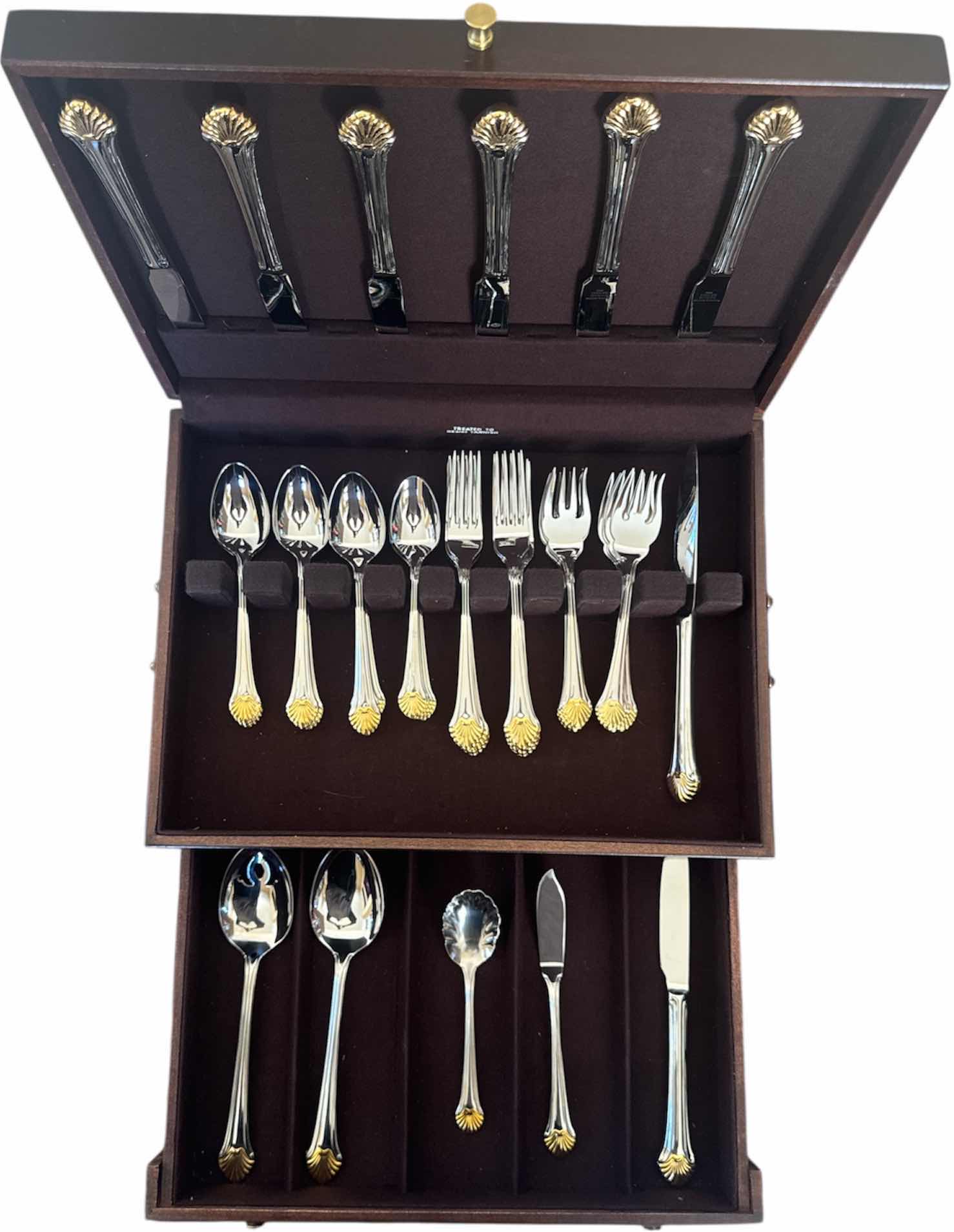 Photo 1 of VINTAGE 44 PIECE REED AND BARTON STAINLESS STEEL FLATWARE CHEST

