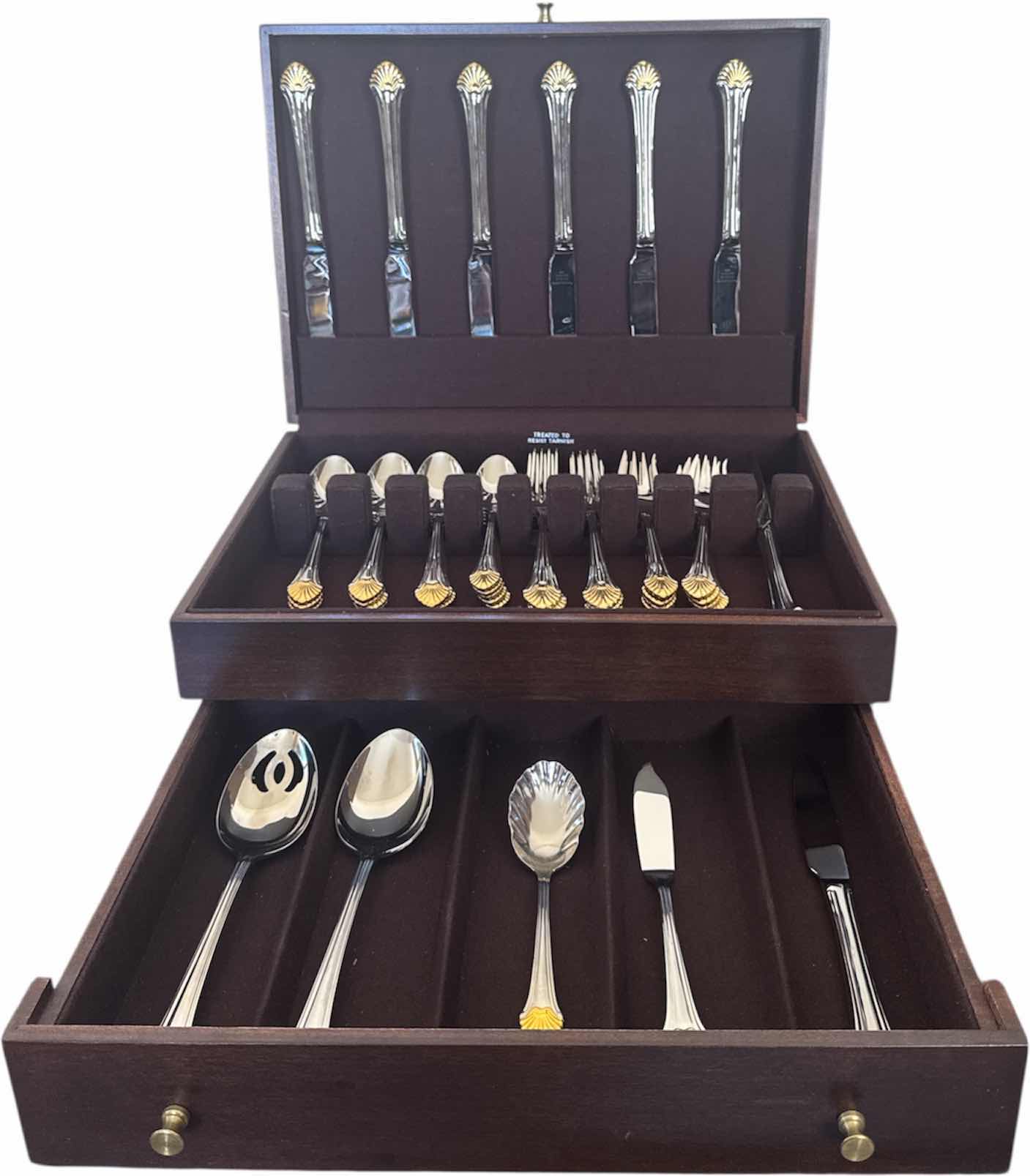 Photo 1 of VINTAGE 44 PIECE REED AND BARTON STAINLESS STEAL FLATWARE CHEST
14.5” X 10.5” X H5.75”