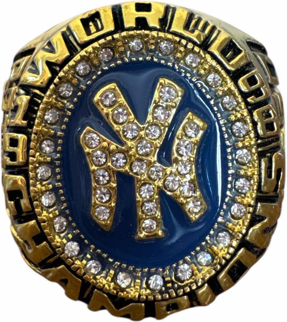 Photo 1 of REPLICA 1998 NEW YORK YANKEES WORLD SERIES CHAMPIONSHIP RING APPROXIMATE SIZE 13