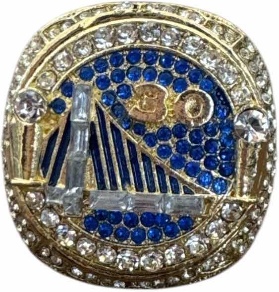 Photo 1 of REPLICA 2018 GOLDEN STATE WARRIORS CHAMPIONSHIP RING APPROXIMATE SIZE 11