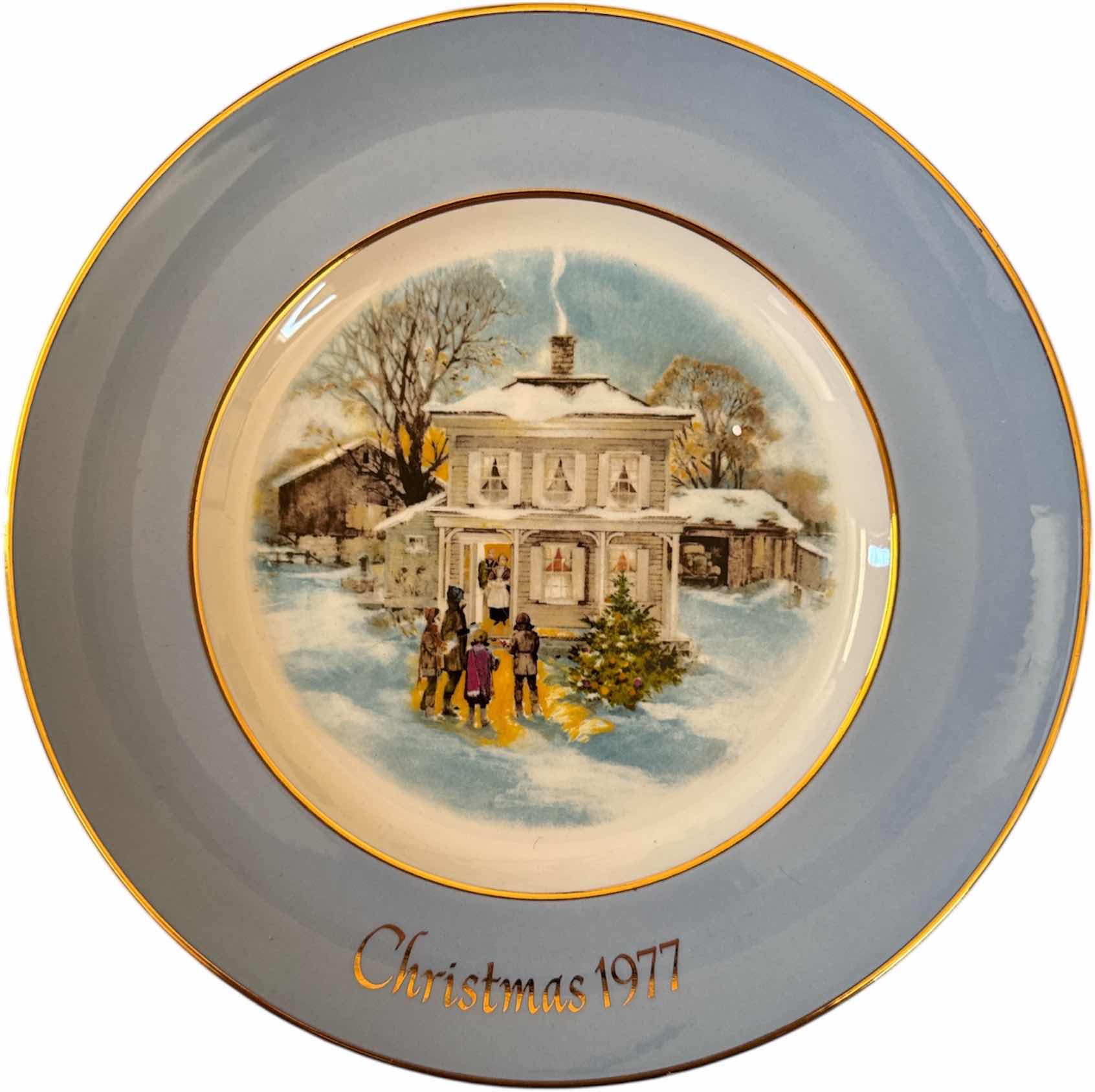 Photo 1 of 2- VINTAGE HAND PAINTED CERAMIC CHIP AND DIP TRAY AND CHRISTMAS PLATE 1977 CAROLLERS IN THE SNOW

TRAY
D12.5”