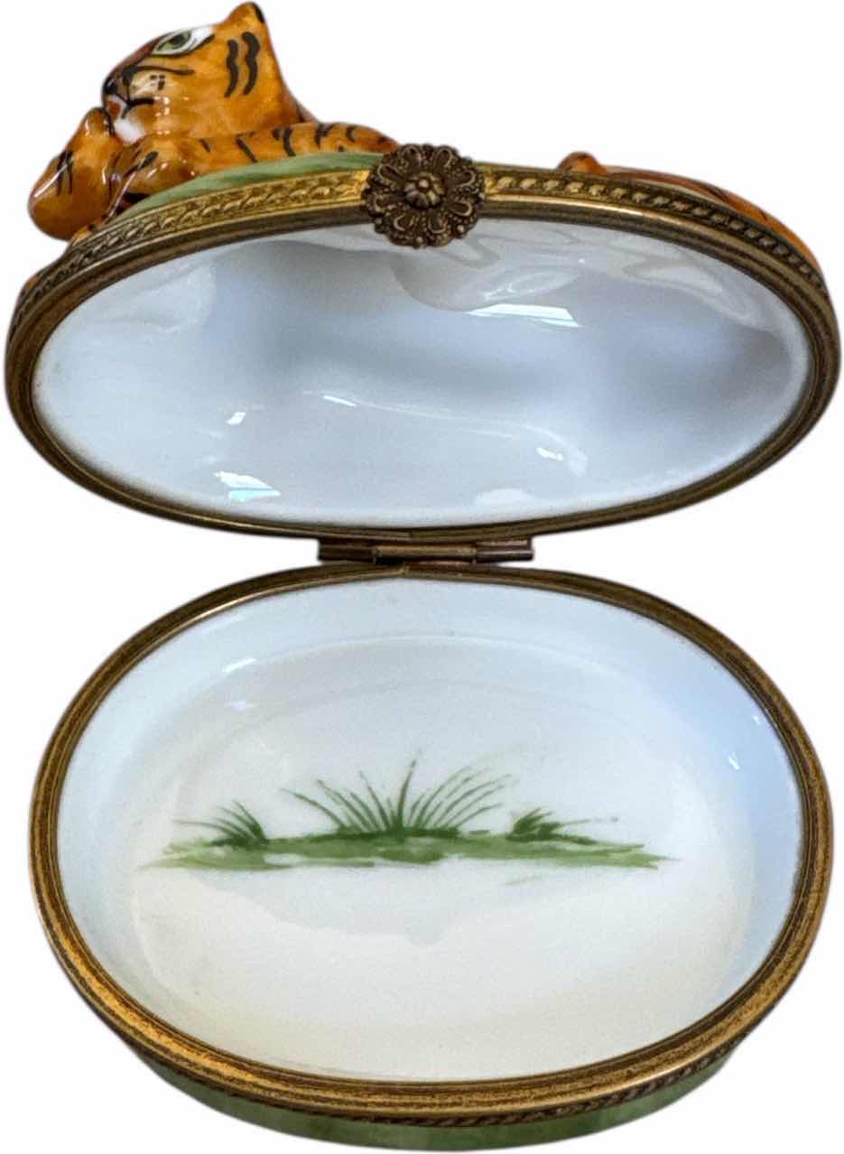 Photo 1 of 
VINTAGE LIMOGES BOX BENGAL TIGER AND CUB PORCELAIN TRINKET BOX HANDCRAFTED AND PAINTED, FRANCE


 H2”