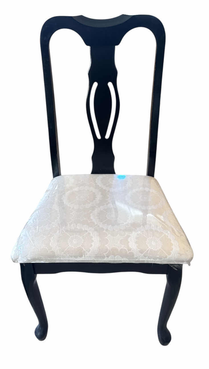 Photo 1 of BLACK DINNING TABLE AND 6 CHAIRS,
WOOD

TABLE
60” X 36” X H29”