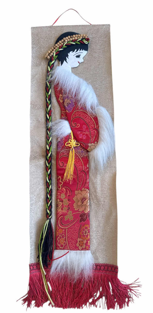 Photo 1 of VINTAGE HANGING JAPANESE  GEISHA, WALL TAPESTRY, HOME DECOR

H29”