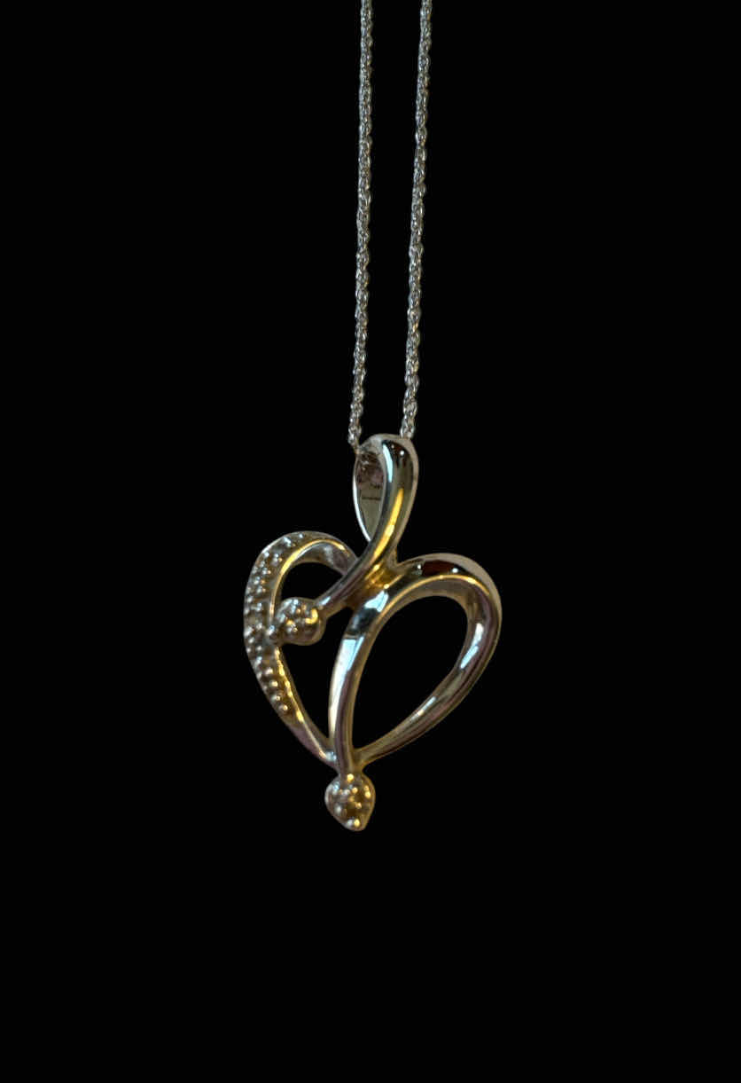 Photo 1 of 10K WHITE GOLD NECKLACE AND HEART SHAPED PENDANT, JEWELRY

NECKLACE
18”