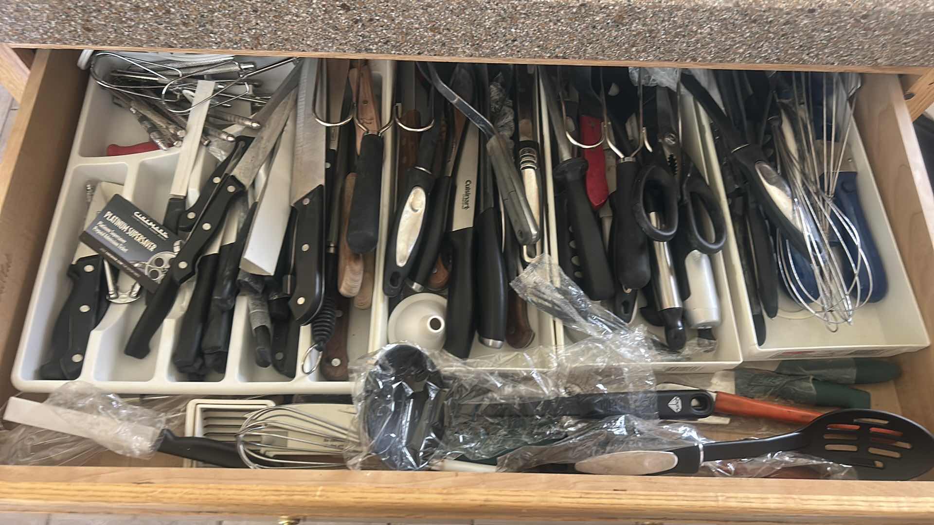 Photo 1 of CONTENTS OF KITCHEN DRAWER - UTENSILS, KNIVES AND MORE
