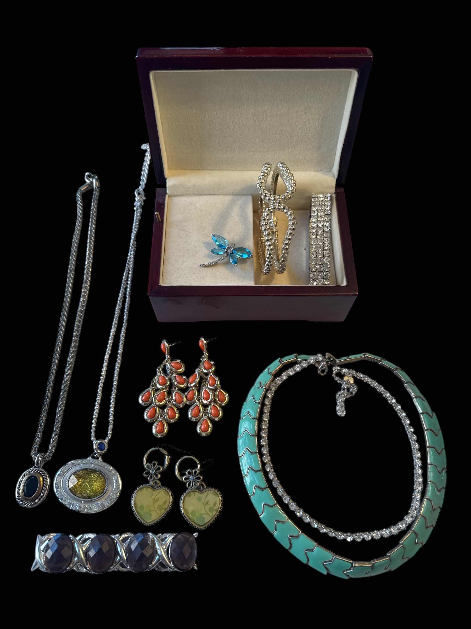 Photo 1 of VINTAGE ASSORTED COSTUME JEWELRY AND WOODEN JEWELRY BOX
JEWELRY BOX
5.5” X 3.5” X H2”