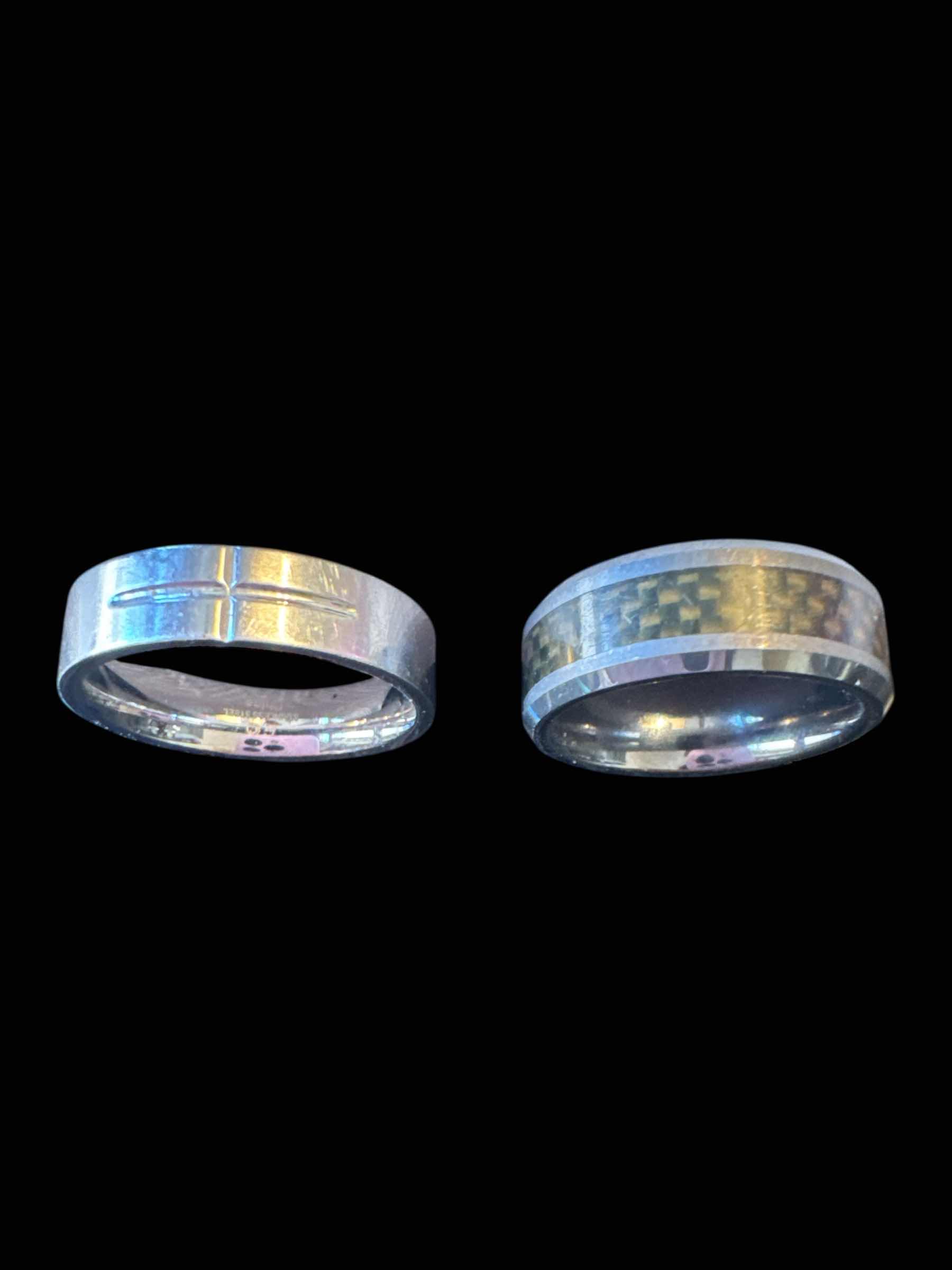 Photo 1 of 2- MENS RING SILVER TONE, APPROXIMATE SIZE 8