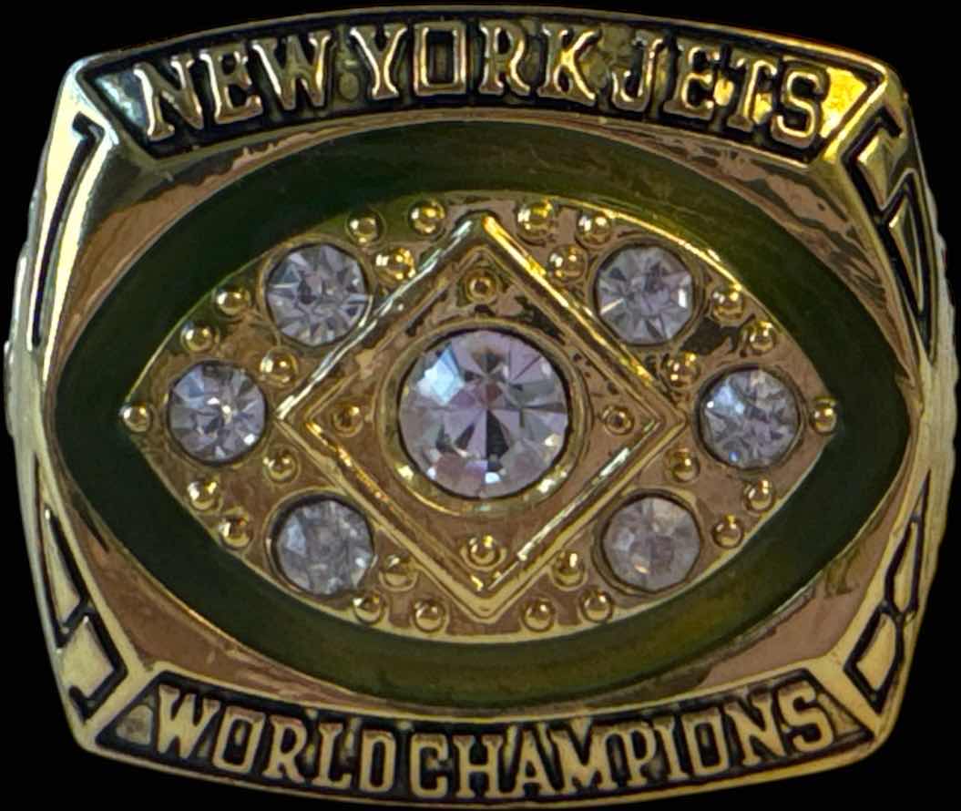 Photo 1 of REPLICA 1969 NEW YORK JETS SUPER BOWL III CHAMPIONSHIP RING, GOLD TONE JEWELRY
APPROXIMATE SIZE 12