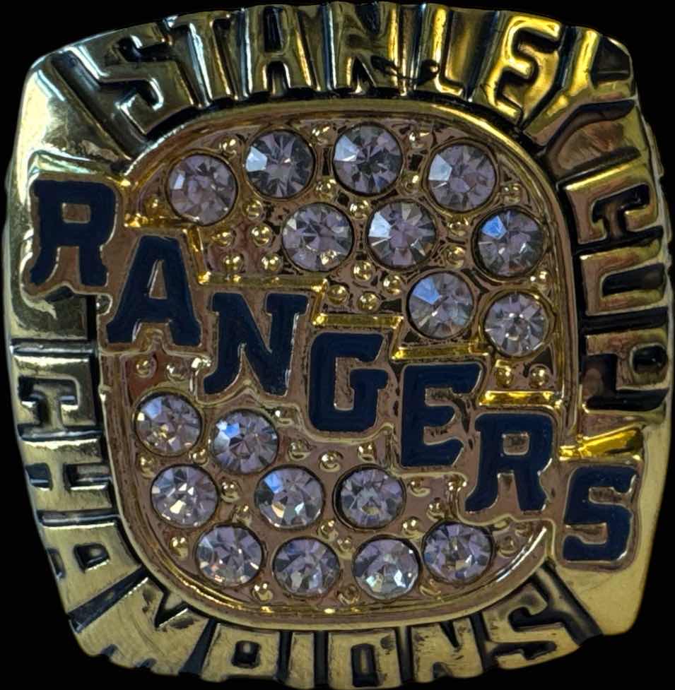 Photo 1 of REPLICA 1994 NEW YORK RANGERS STANLEY CUP CHAMPIONSHIP RING, GOLD TONE JEWELRY
APPROXIMATE SIZE 13