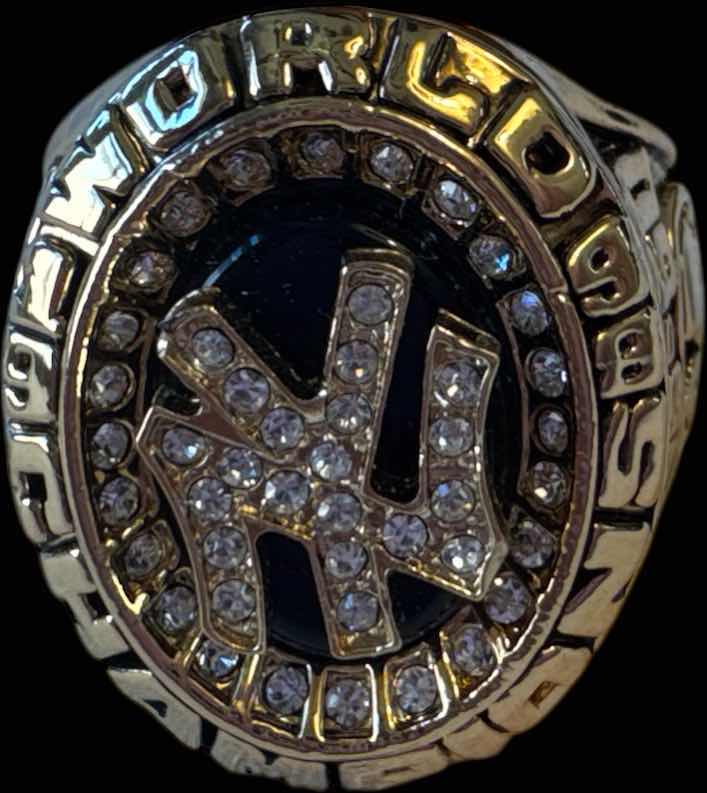 Photo 1 of REPLICA 1998 NEW YORK YANKEES WORLD SERIES CHAMPIONSHIP RING, GOLD TONE JEWELRY
APPROXIMATE SIZE 11