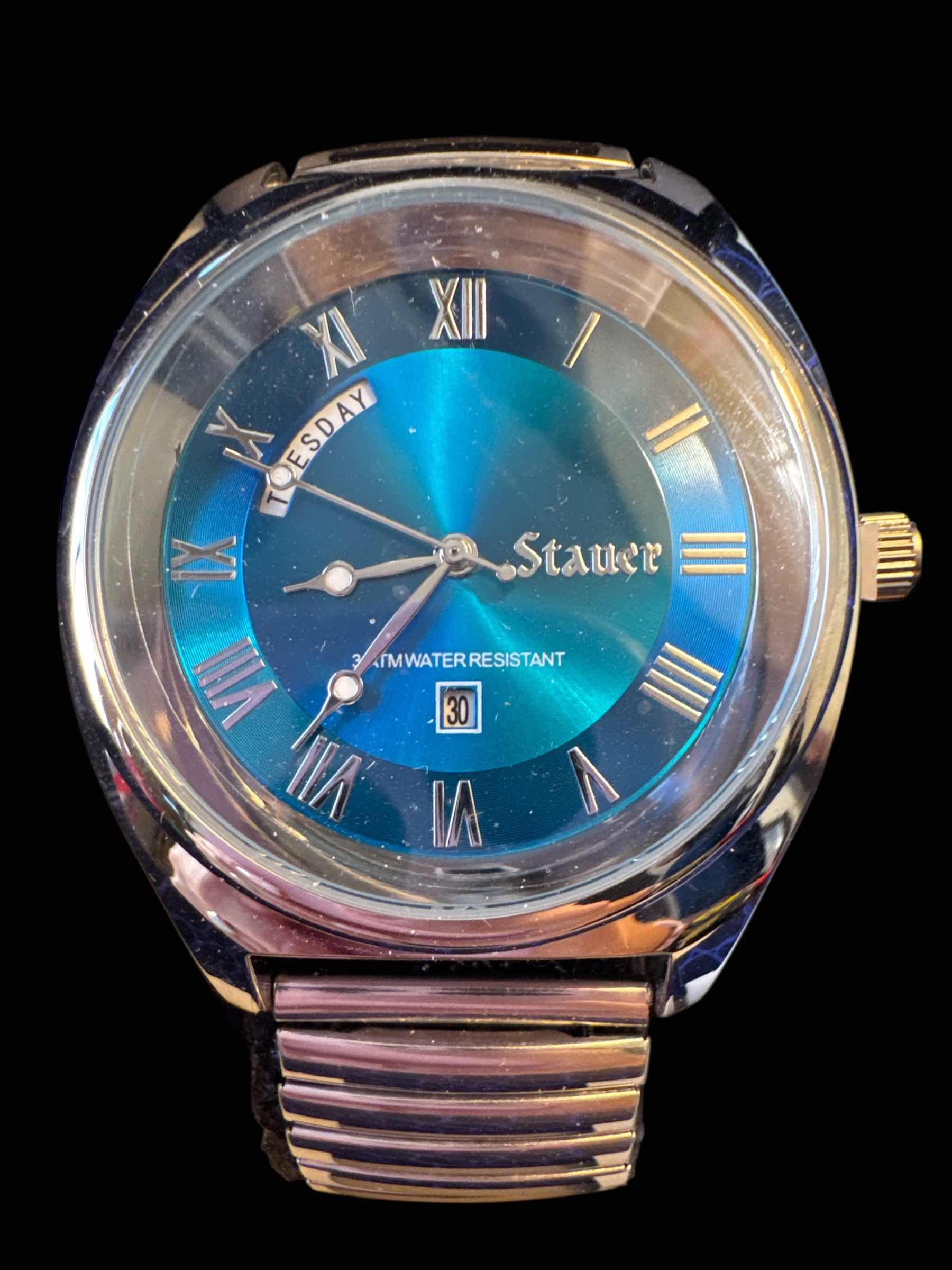 Photo 1 of STAUER MENS SILVER TONE WATCH

D1.5”