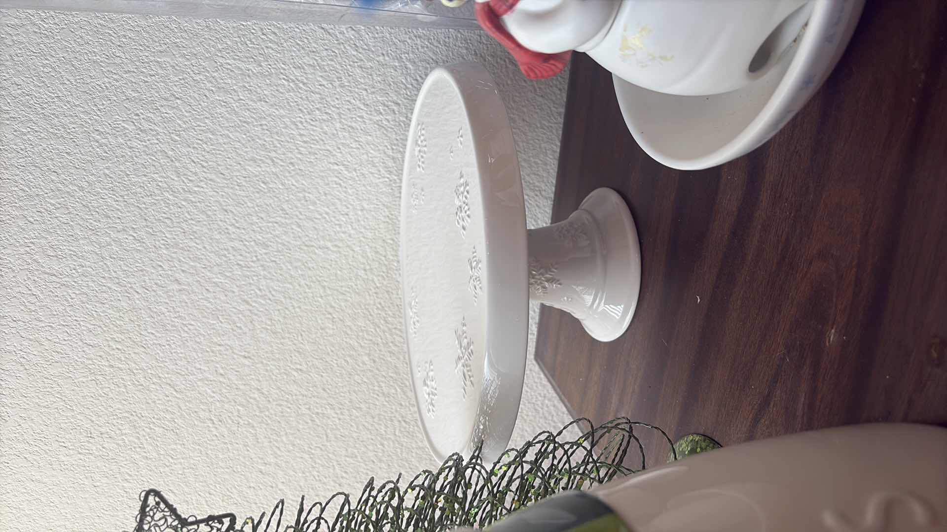 Photo 1 of CHRISTMAS DECOR