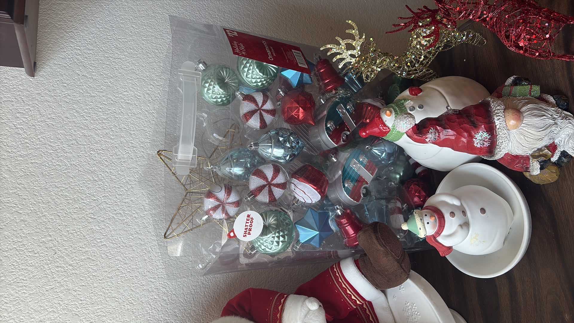 Photo 1 of CHRISTMAS DECOR