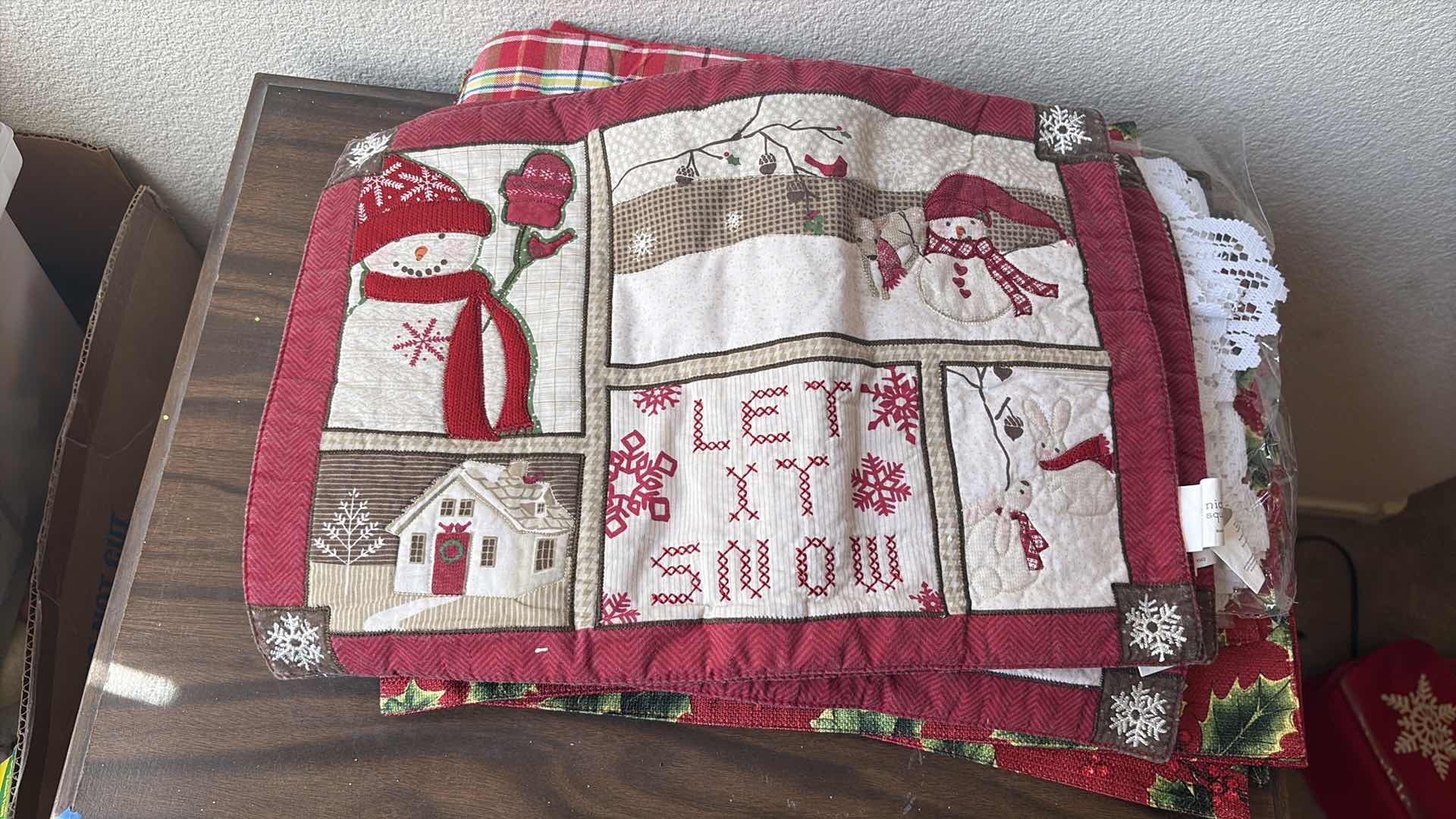Photo 1 of CHRISTMAS DECOR PLACEMATS TABLE RUNNERS