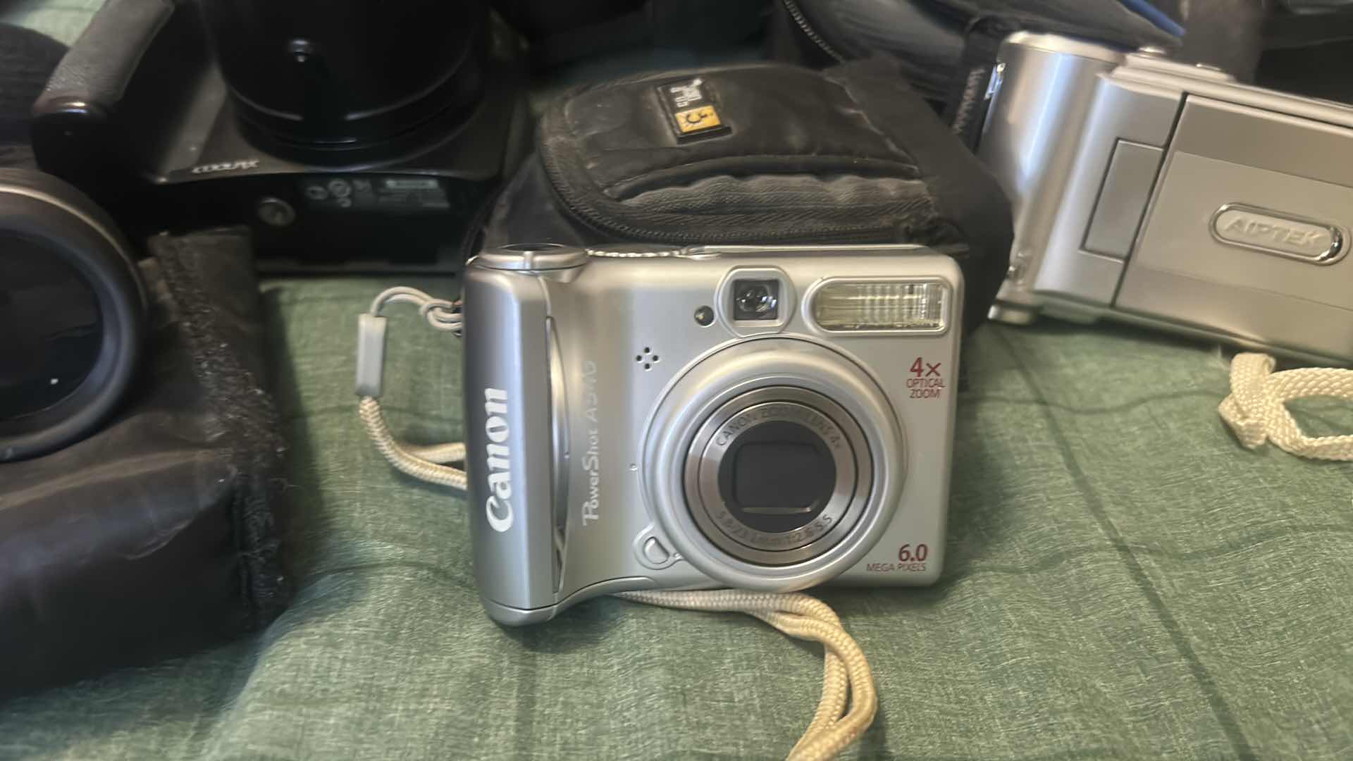 Photo 1 of 3 VINTAGE CAMERAS AND 1 BINOCULARS