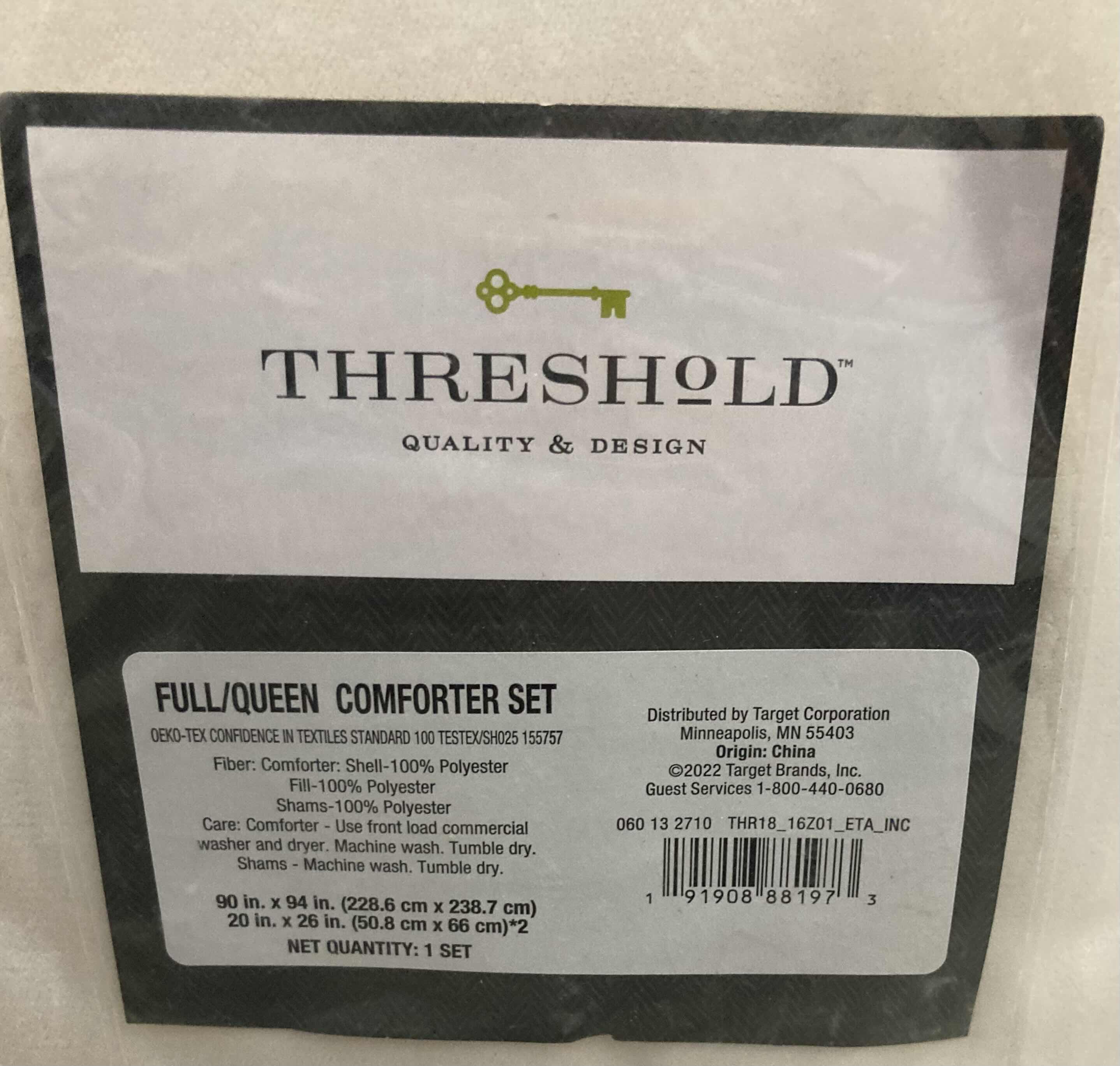 Photo 2 of THRESHOLD FULL/QUEEN WHITE COMFORTER SET