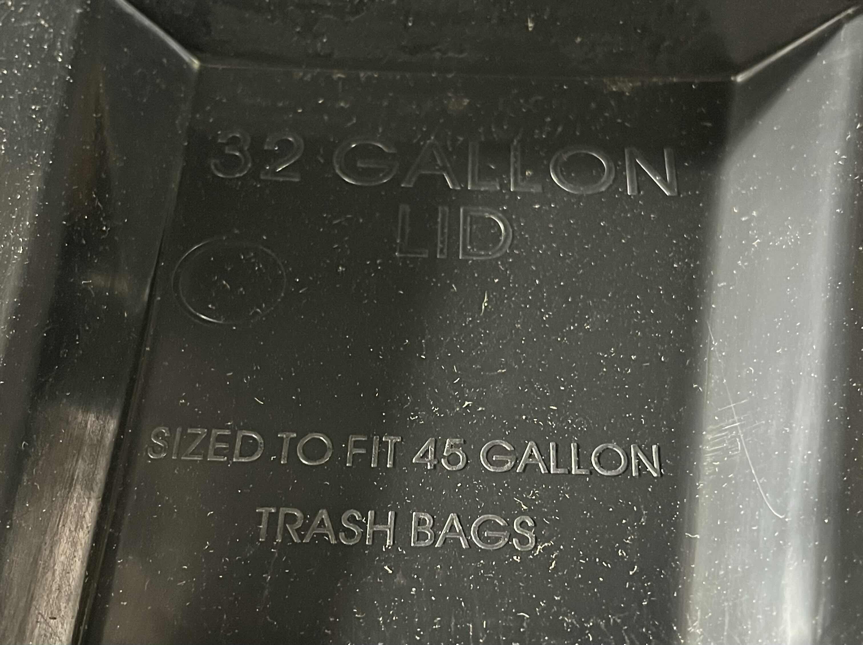 Photo 7 of UNITED SOLUTIONS 32GAL ROLLING BLACK TRASH CAN