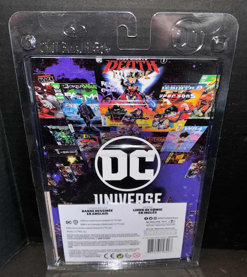 Photo 2 of NEW MCFARLANE TOYS DC DIRECT PAGE PUNCHERS  #608 “BATMAN IT BEGINS HERE!” ENGLISH COMIC BOOK & MINI ACTION FIGURE