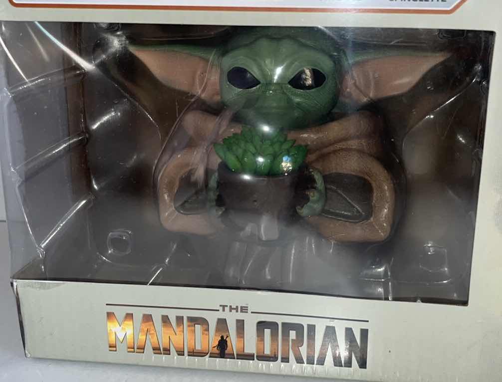 Photo 2 of BRAND NEW DISNEY PLUS STAR WARS THE MANDALORIAN GIFT SET, PLANTER MUG NOTEPAD KEYCHAIN & PIN (1)