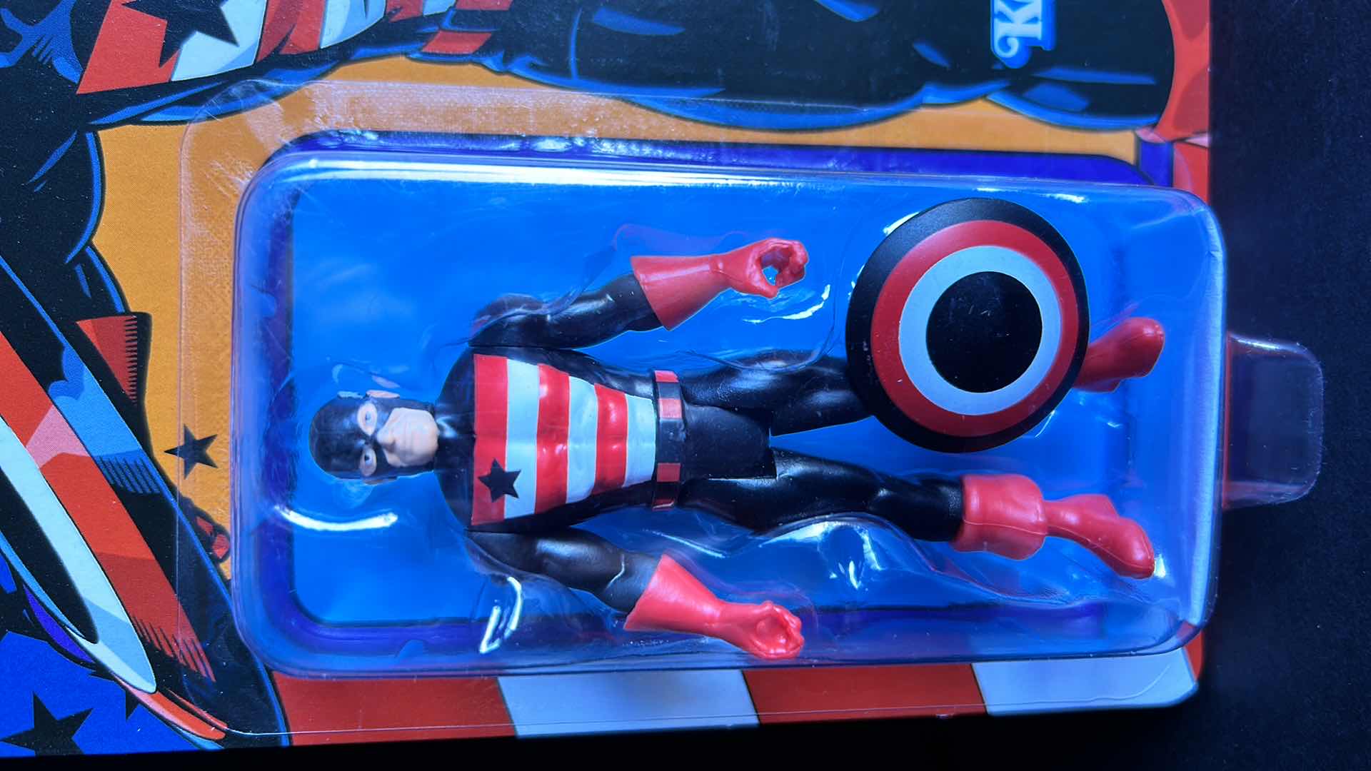 Photo 3 of BRAND NEW KENNER MARVEL LEGENDS USAGENT