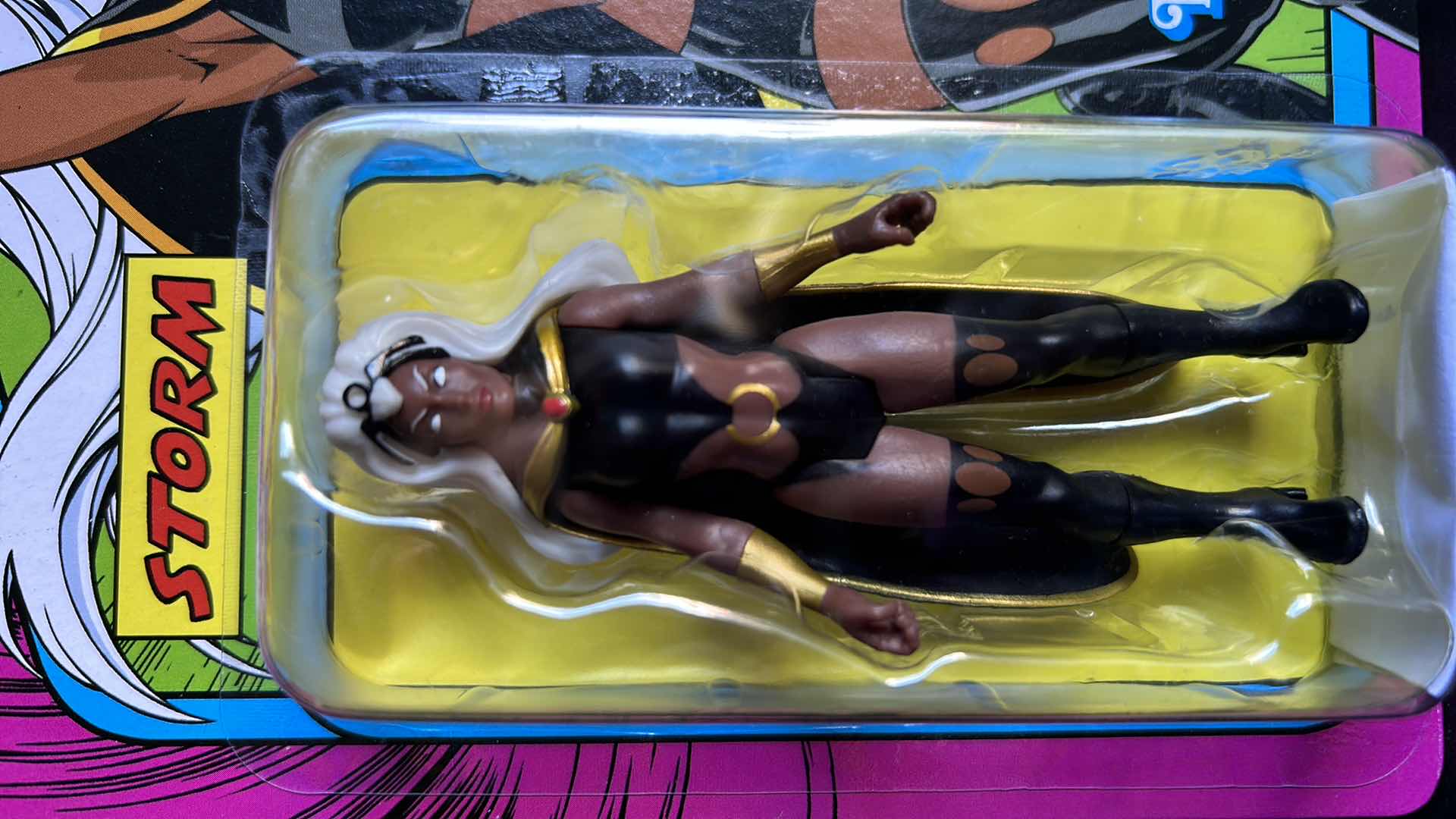 Photo 3 of BRAND NEW KENNER MARVEL LEGENDS X MEN - STORM