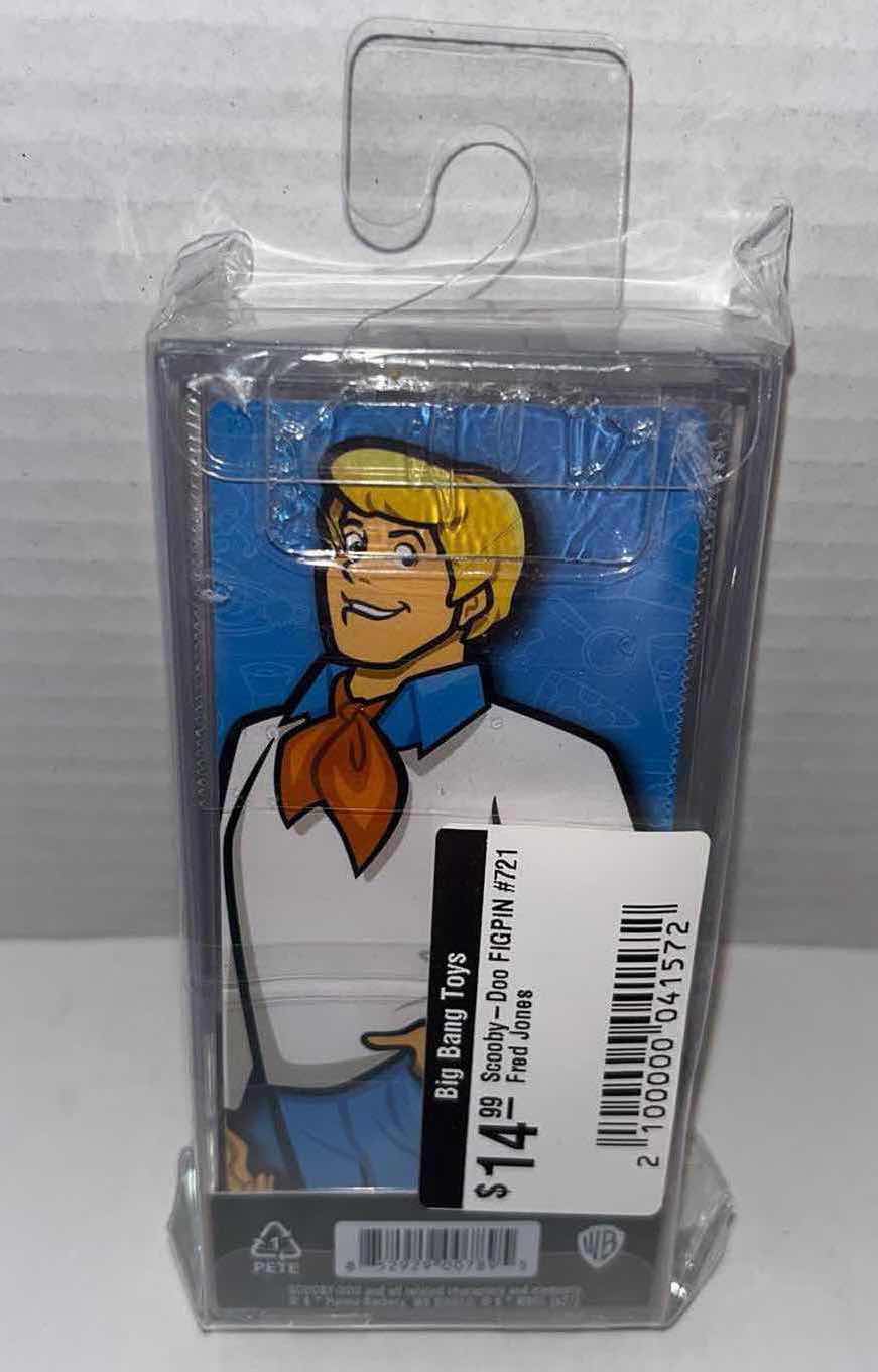 Photo 2 of NEW FIGPIN SCOOBY-DOO!, #721 FRED JONES $15.00 (1)