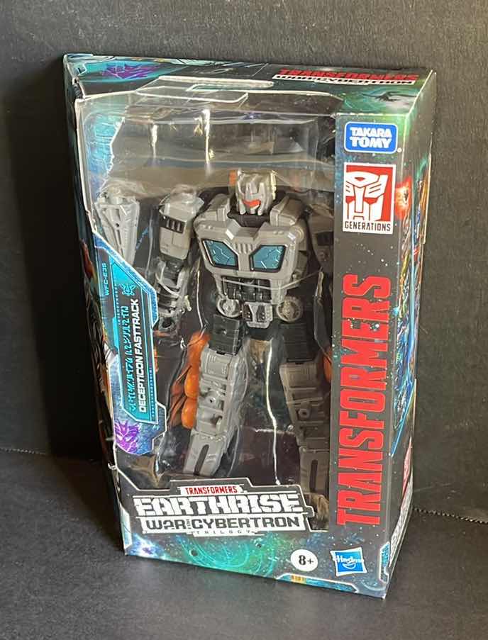 Photo 1 of NEW HASBRO TAKARA TOMY TRANSFORMERS EARTHRISE WAR FOR CYBERTRON TRILOGY DECEPTICON FASTRACK