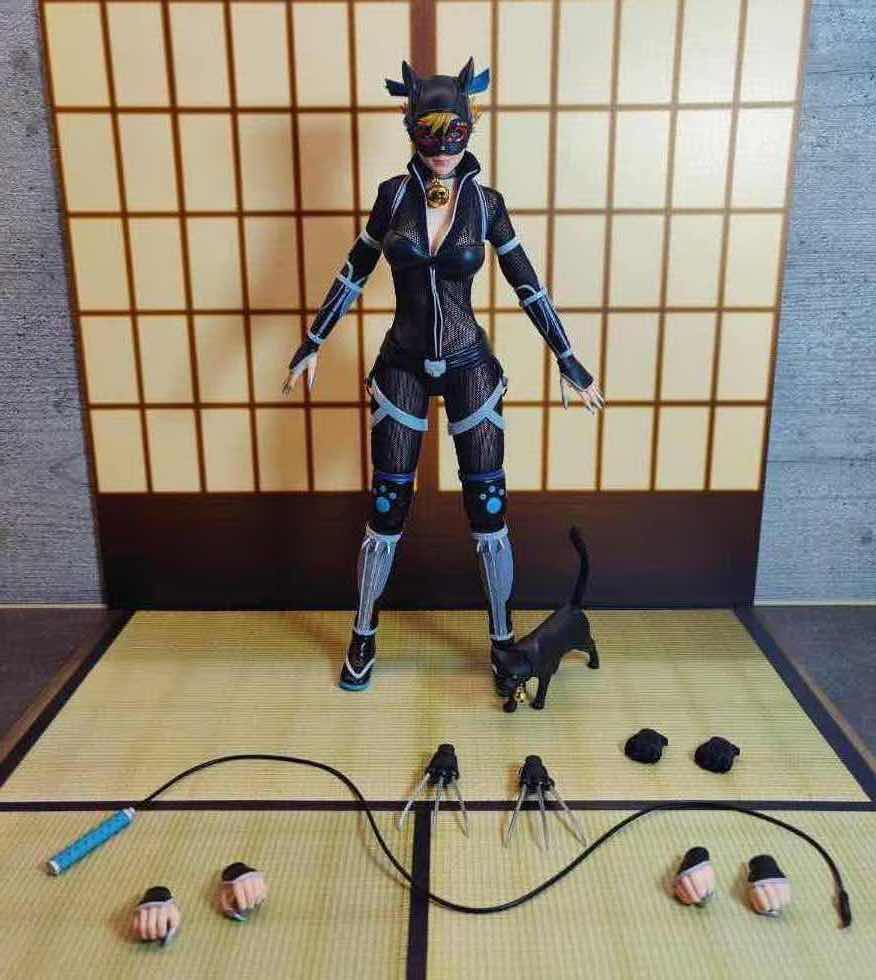 Photo 5 of BRAND NEW STAR ACE TOYS LIMITED BATMAN NINJA 1/6 SCALE COLLECTABLE  ACTION FIGURE “CATWOMAN” FIGURE DELUXE VERSION (INCLUDES BLANK BOX W CAT & PAW COVERS) 