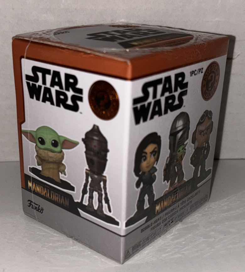 Photo 2 of NEW FUNKO MYSTERY MINIS BOBBLE-HEAD FIGURINE, STAR WARS THE MANDALORIAN & MONOGRAM DISNEY SOFT TOUCH BAG CLIP THE CHILD “SNACK TIME”