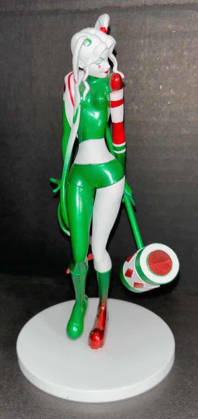 Photo 4 of DC ARTIST ALLEY HARLEY QUINN 6.75” HOLIDAY PVC COLLECTOR STATUE, #036 of 500 (DISPLAY MODEL)