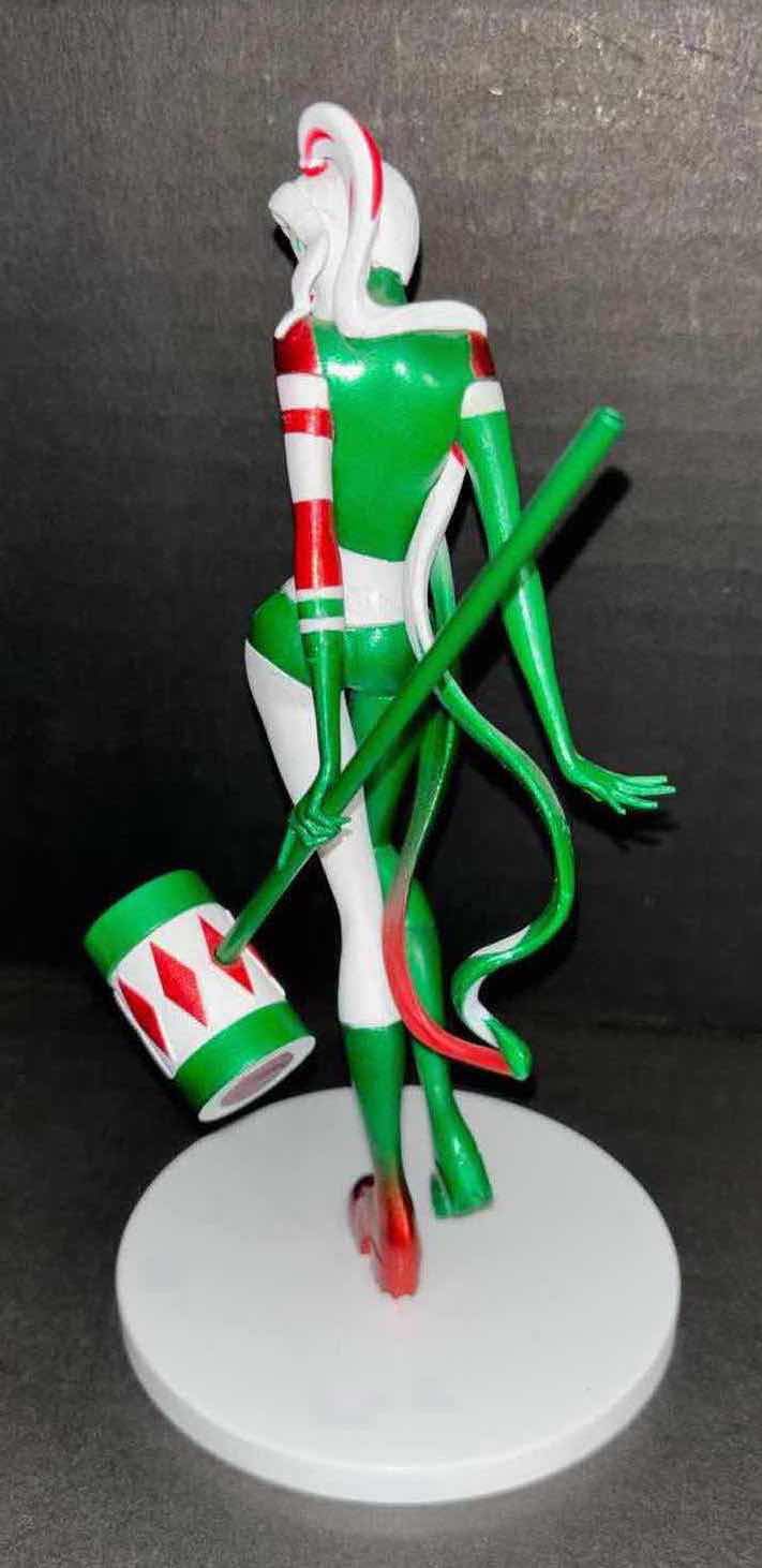 Photo 2 of DC ARTIST ALLEY HARLEY QUINN 6.75” HOLIDAY PVC COLLECTOR STATUE, #036 of 500 (DISPLAY MODEL)