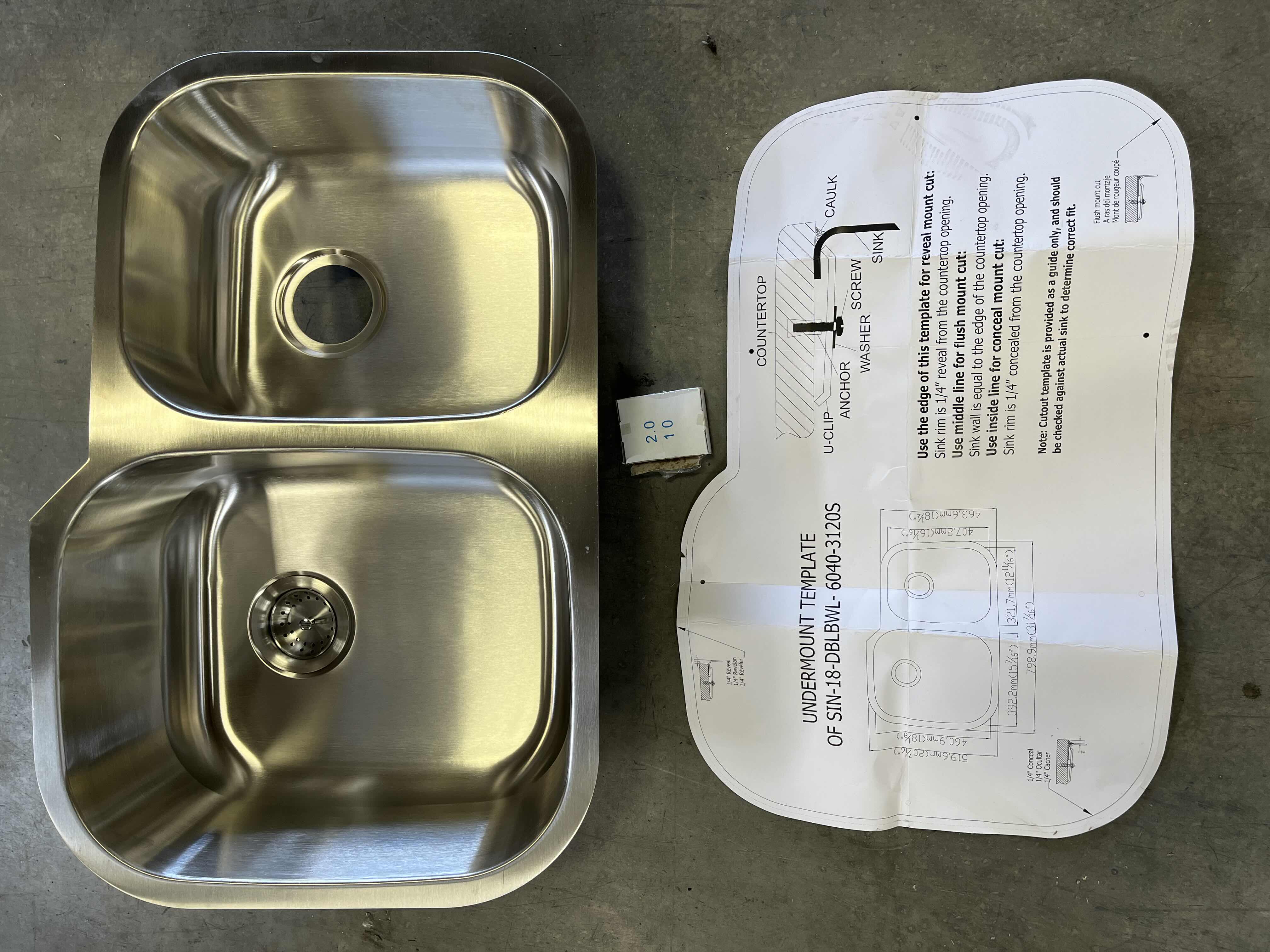 Photo 1 of $140.    MSI 32” STAINLESS STEEL SATIN FINISH UNDER-MOUNT 18G 60/40 DOUBLE BOWL KITCHEN SINK W 1 DRAIN COVER & MOUNTING HARDWARE MODEL SIN-18-DBLBWL-6040-3120S