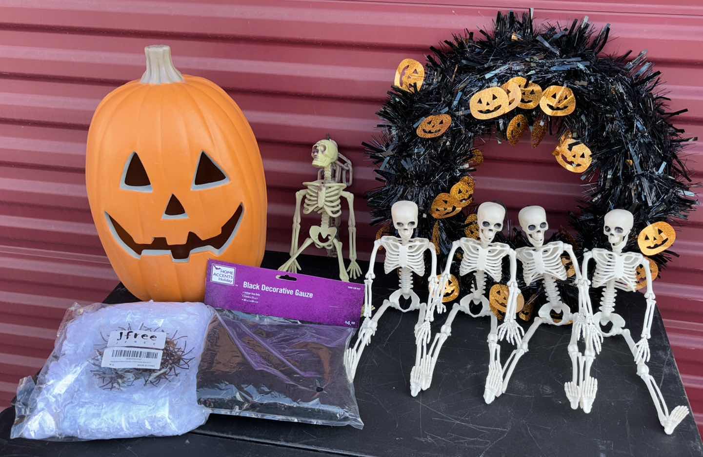 Photo 1 of HALLOWEEN ITEMS (9 PCS)