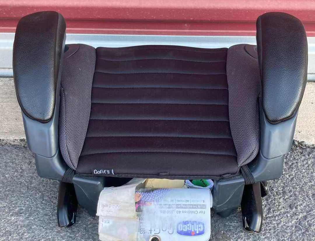 Photo 4 of CHICCO GOFIT PLUS BACKLESS BOOSTER CAR SEAT