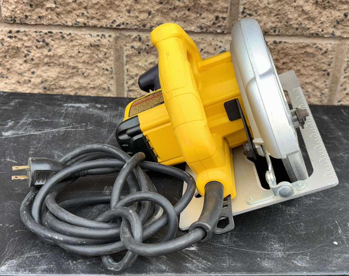 Photo 6 of DEWALT 7.25” LIGHTWEIGHT CORDED CIRCULAR SAW (DEW575)