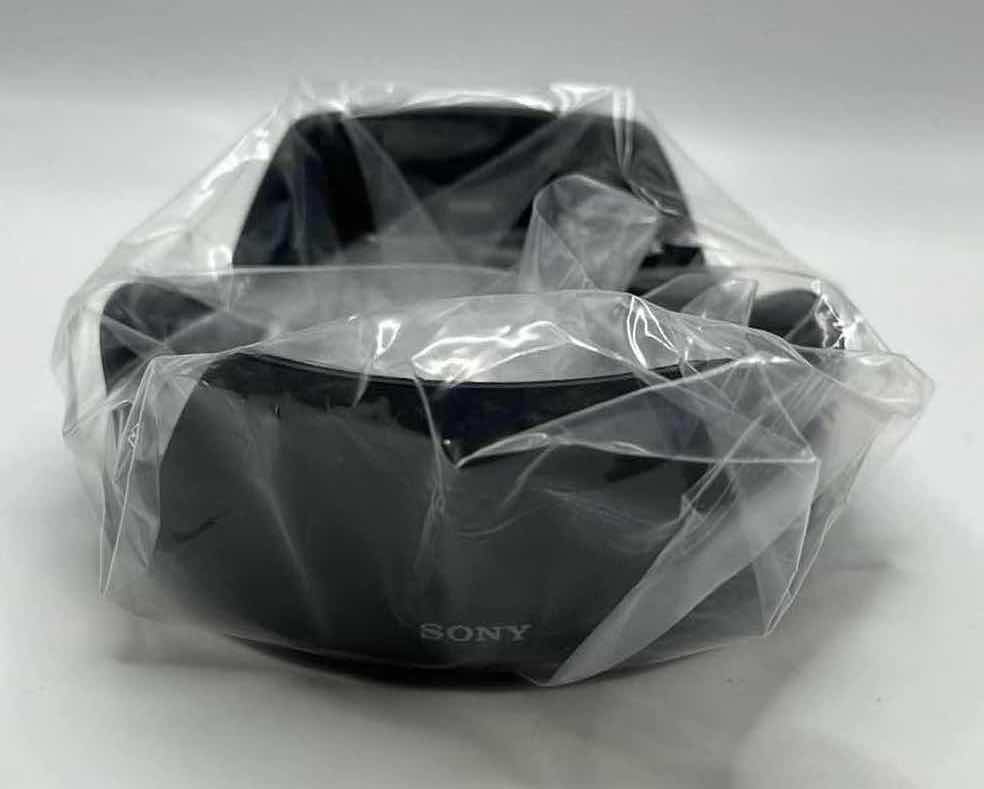 Photo 3 of SONY CAMERA LENS HOOD ALC-SH168