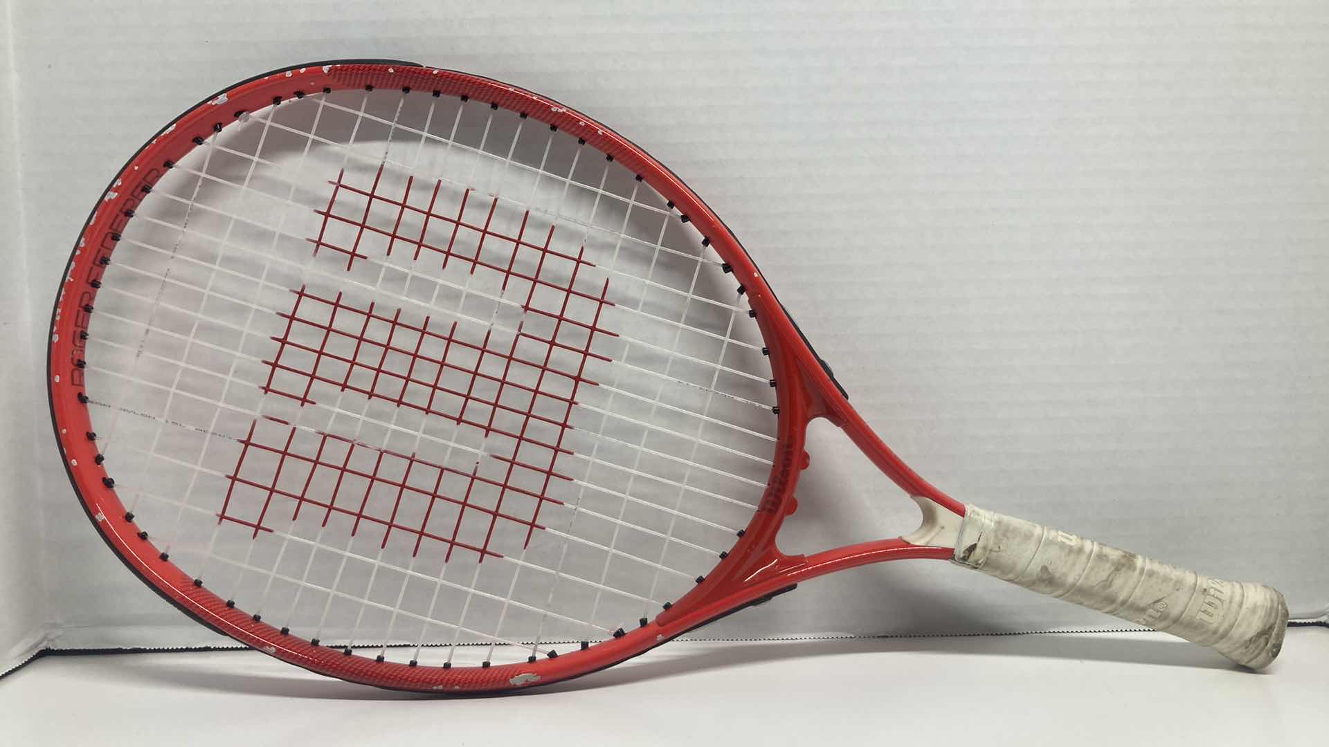 Photo 1 of WILSON ROGER FEDERER JUNIOR 21 RED & WHITE TENNIS RACQUET