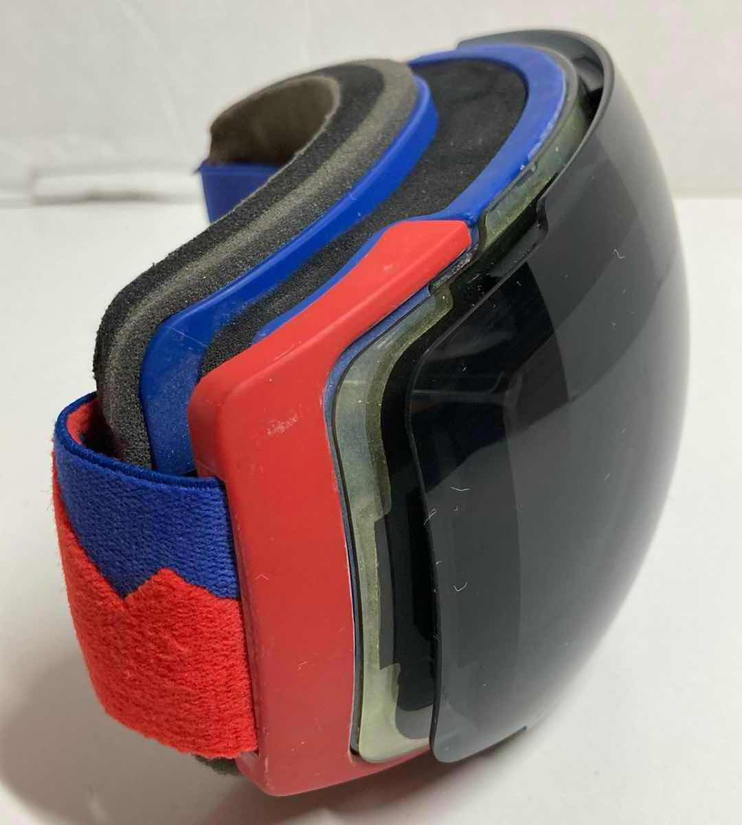 Photo 4 of OUTDOOR MASTER PRO RED/BLUE SKI GOGGLES W MAGNETIC REPLACEMENT LENS