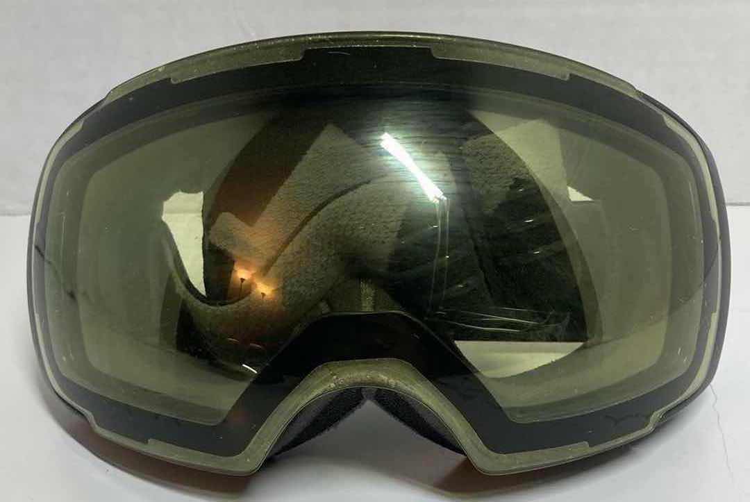 Photo 2 of OUTDOOR MASTER PRO BLACK SKI GOGGLES W MAGNETIC REPLACEMENT LENS