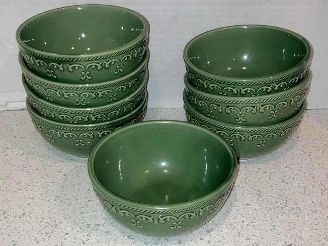 Photo 3 of BELLA GREEN SCROLL CERAMIC DINNERWARE 21PC SET