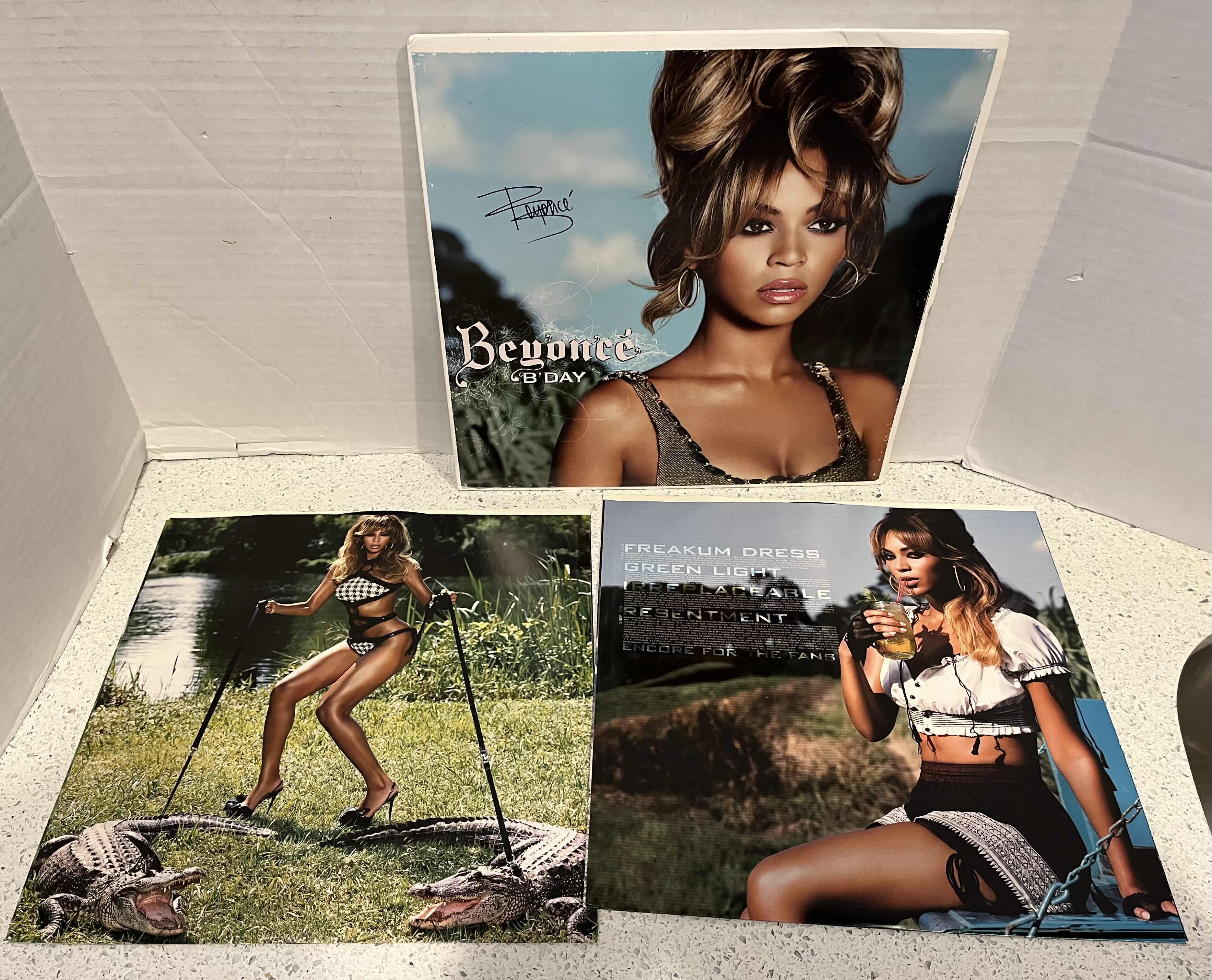 Photo 4 of BEYONCÉ B DAY VINYL RECORD AUTOGRAPHED BY BEYONCÉ W B DAY CD