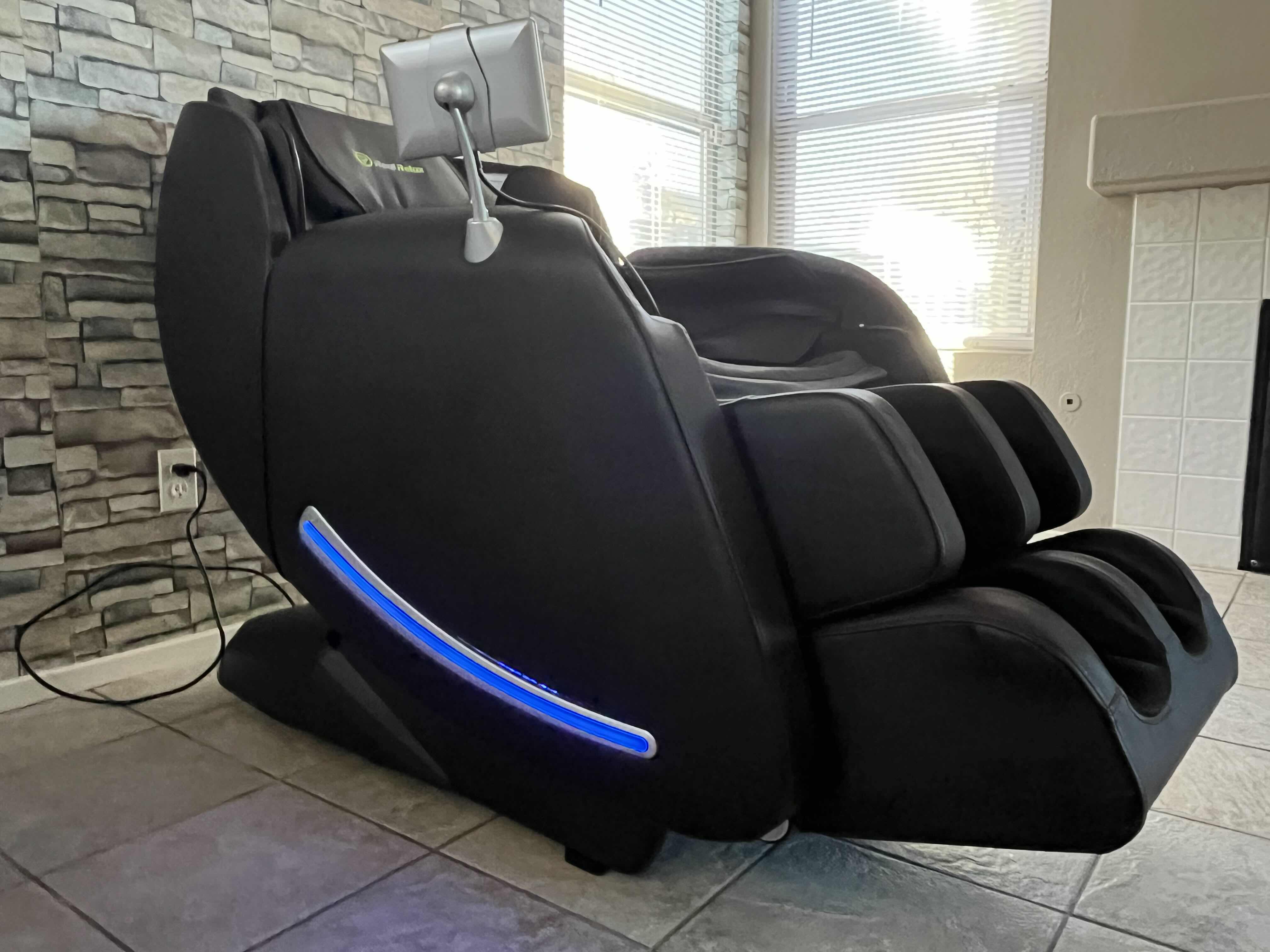 Photo 4 of REAL RELAX DELUXE FULL BODY ZERO GRAVITY SL-TRACK SHIATSU MASSAGE RECLINER CHAIR MODEL FAVOR-06 (READ NOTES)