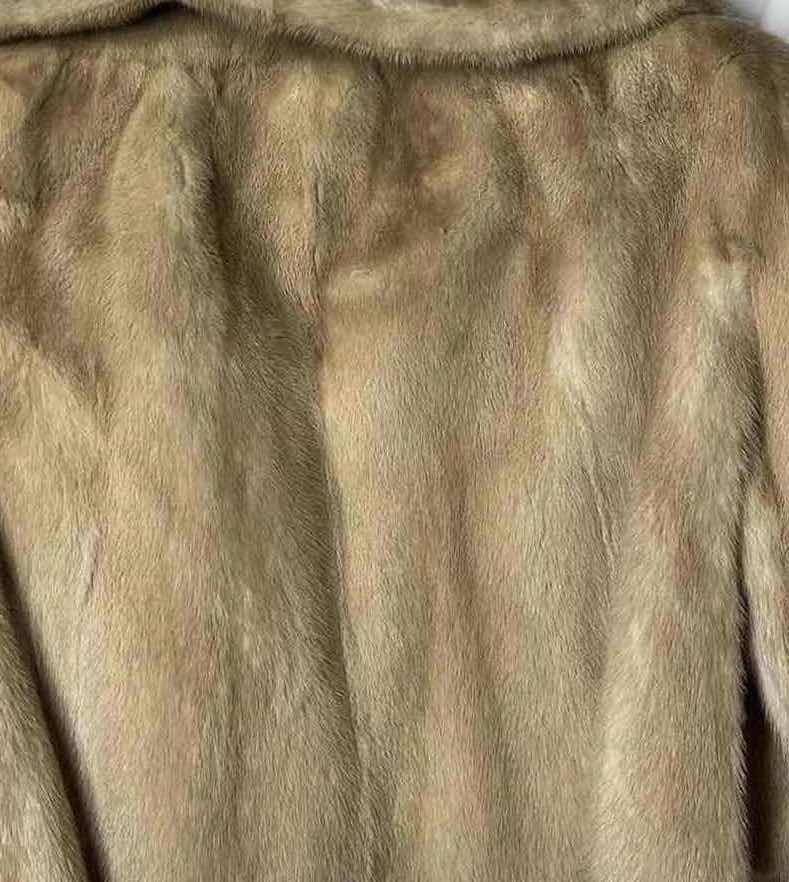 Photo 4 of FUR COAT WOMENS SIZE XS