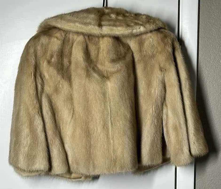 Photo 2 of FUR COAT WOMENS SIZE XS