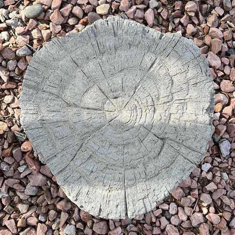 Photo 5 of WOOD STUMP STONE CAST YARD DECOR 13.5” X 14” H17”