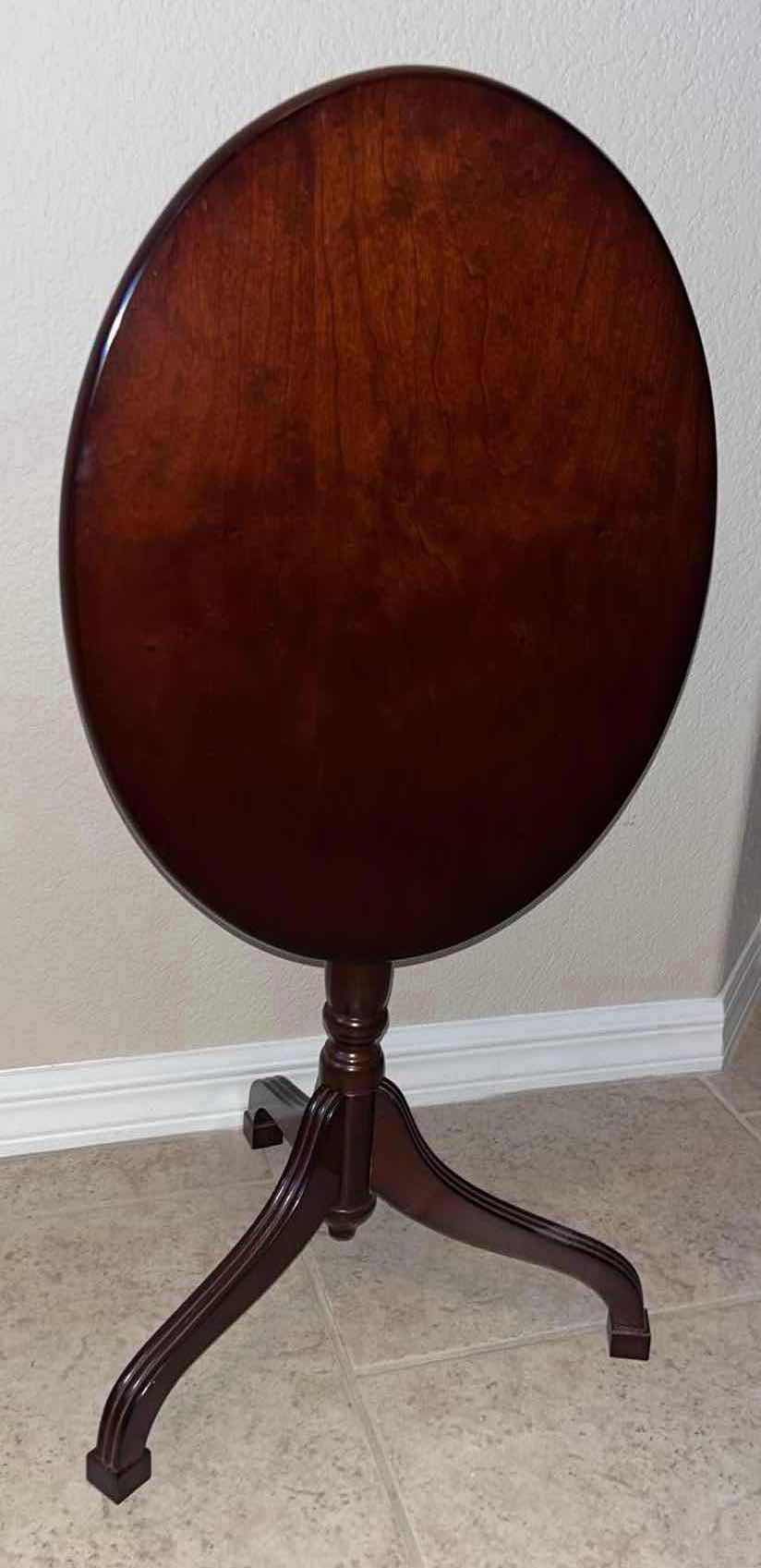 Photo 1 of VINTAGE THE BOMBAY COMPANY MAHOGANY OVAL TILT-UP ACCENT/SIDE TABLE 14.5” X 19” H20.5”