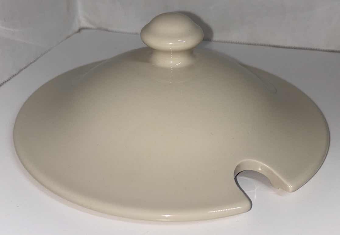 Photo 4 of LONGABERGER POTTERY WOVEN TRADITIONS CLASSIC BLUE TUREEN & LID W LADLE & UNDERPLATE, TUREEN H9.5” & UNDERPLATE 12.5”D